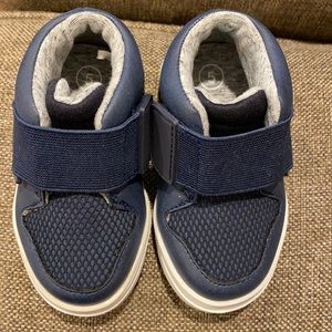 Kids shoes white and Navy size 5.